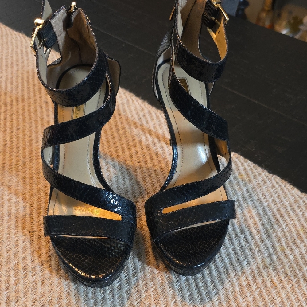 BCBGeneration Black Strappy Heels Black‎ Snakeskin